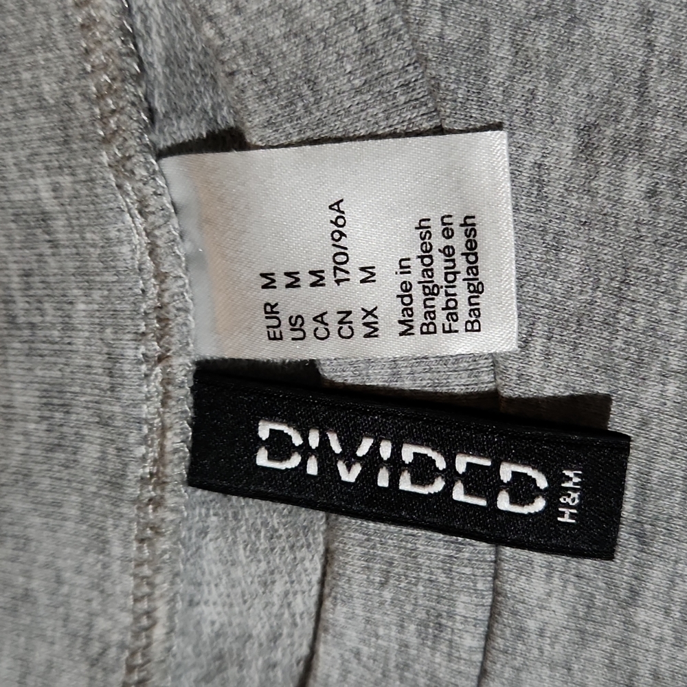 H & M Divided Nasa Longsleeve - Picture 3 of 7